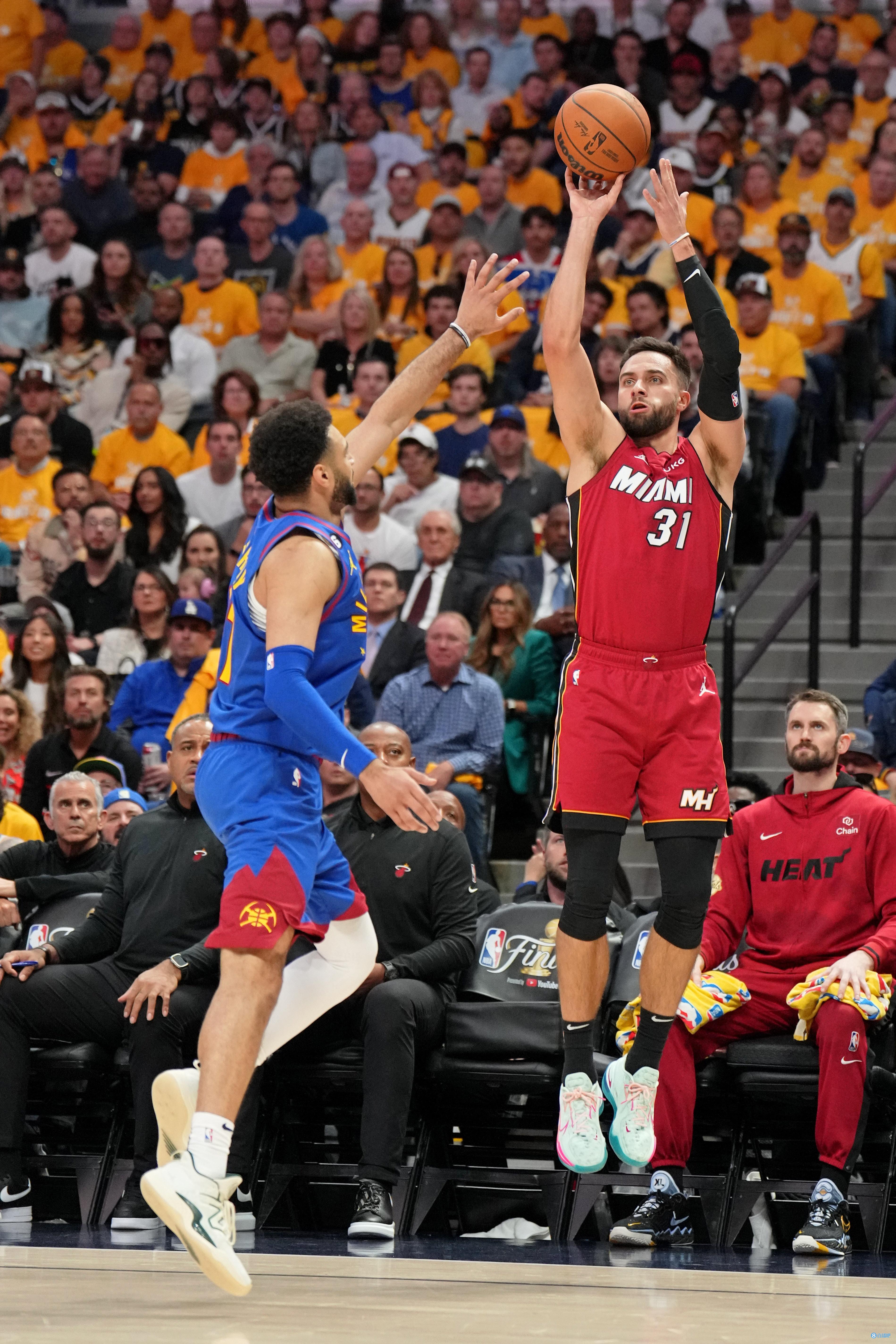 半场战报：米兰0-0拉齐奥，迈尼昂献神扑，红黑军团0射正（半场速递：米兰0-0拉齐奥，迈尼昂神扑救险，红黑军团上半场0射正）