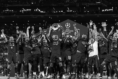 在安菲尔德送出助攻：埃基蒂克本场数据／集锦