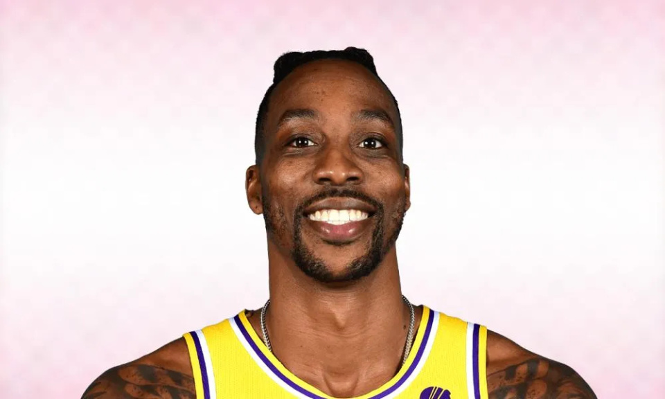 门将精彩救险，引领球队渡过危机（门将神扑救主，带队化险为夷）