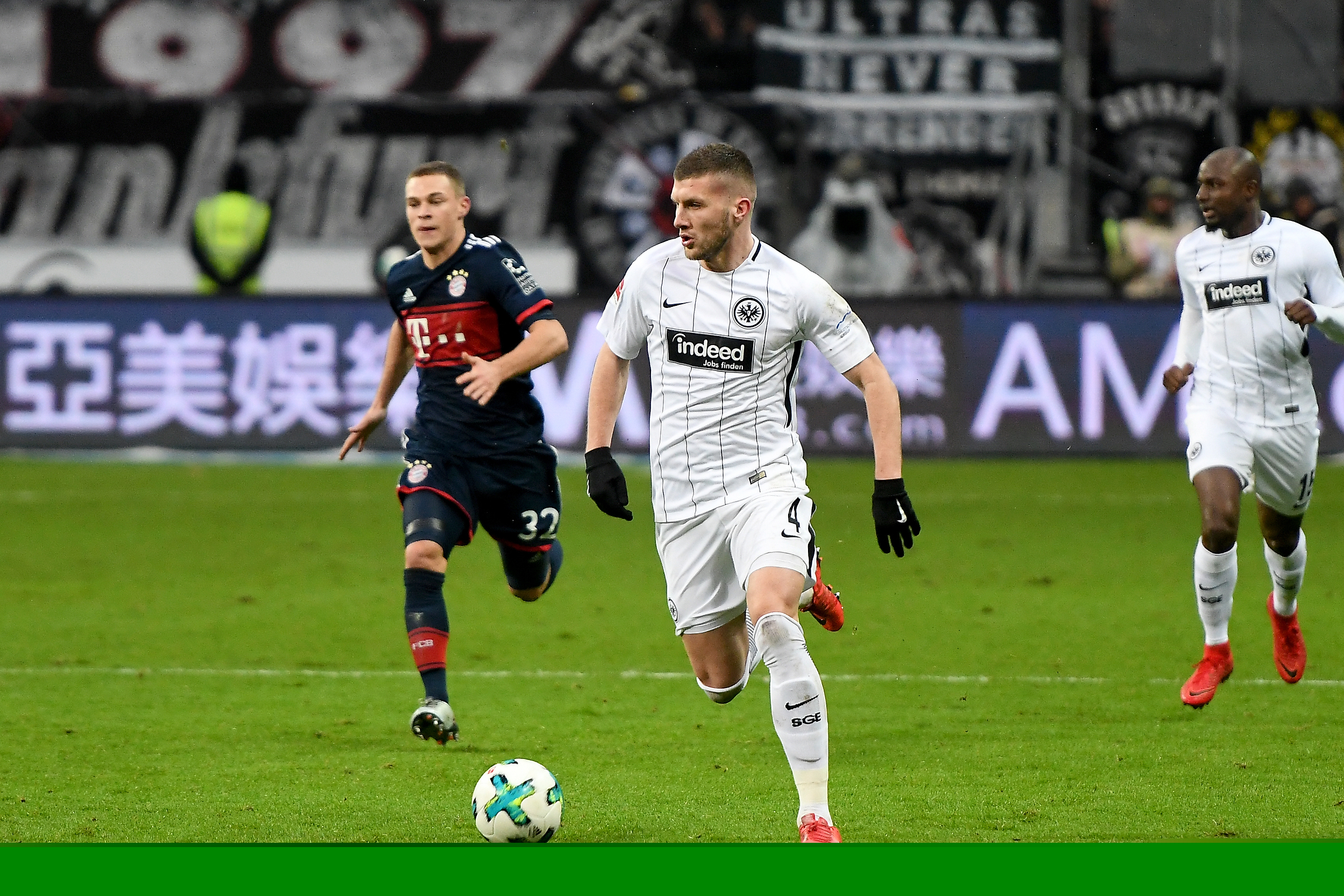 半场：莱比锡2-0法兰克福，哈德、鲍姆加特纳相互传射（半场战报：莱比锡2-0领先法兰克福，哈德与鲍姆加特纳互送传射）