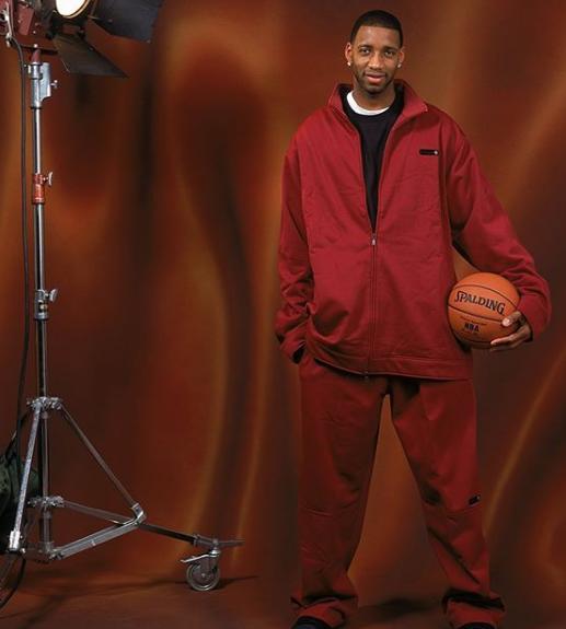 维尼修斯和阿森纳U16球员合影，2米法国门将抢镜（维尼修斯与阿森纳U16合影，2米法国门将抢尽风头）