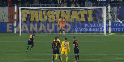 记者：米兰可能尝试冬窗送走圣地亚哥，然后再签更高效的前锋