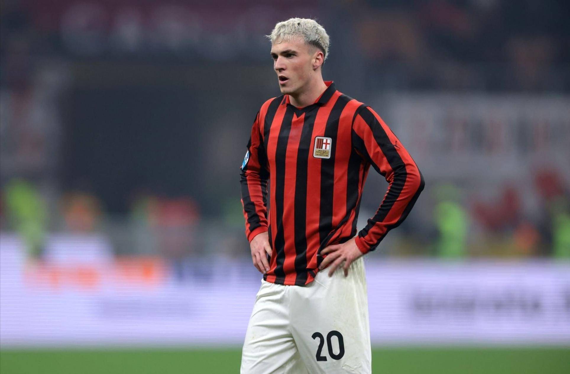 米兰体育总监：亚沙里和莫德里奇关系很好，他经常和莫德里奇交流（米兰体育总监：亚沙里与莫德里奇关系密切，交流频繁）