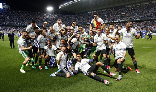 他今天的表现无可挑剔（他今天的表现堪称完美）