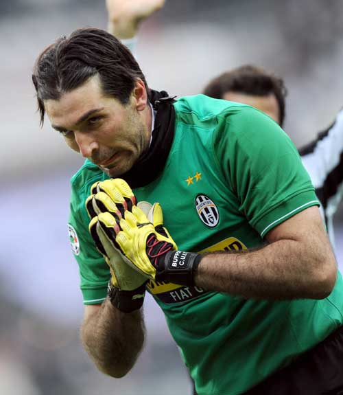 莱特利尔：内马尔上大号时从来不关门，他害怕自己被锁进去（莱特利尔称内马尔如厕从不关门，担心被反锁在里面）